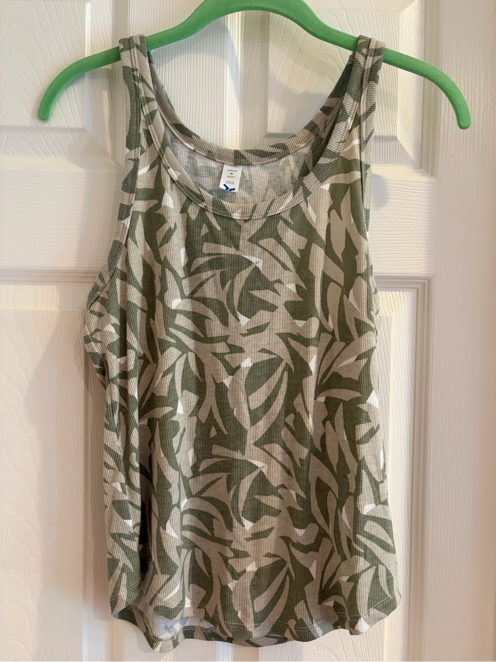 Old Navy Women's Medium Olive Green Patterned Tank Top